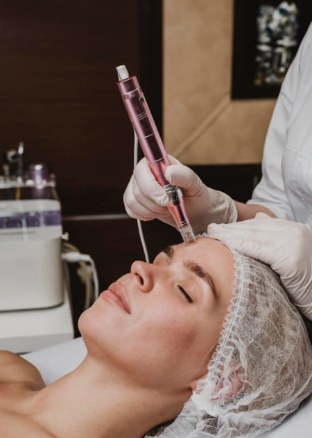 A photo of woman on procedure with doctor