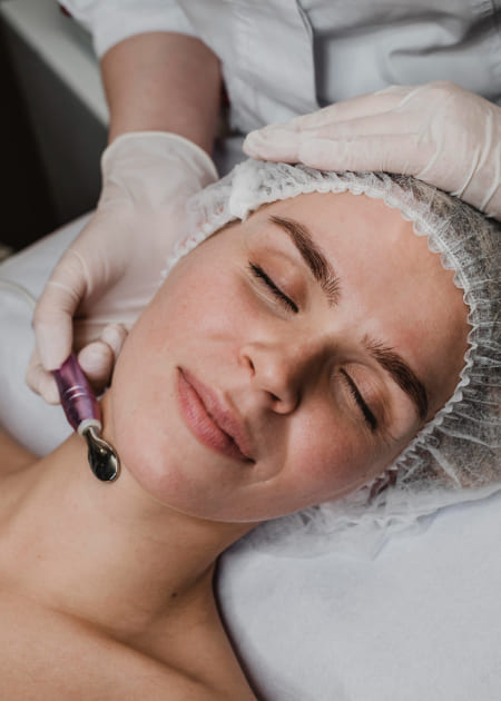 A photo of woman on the procedure